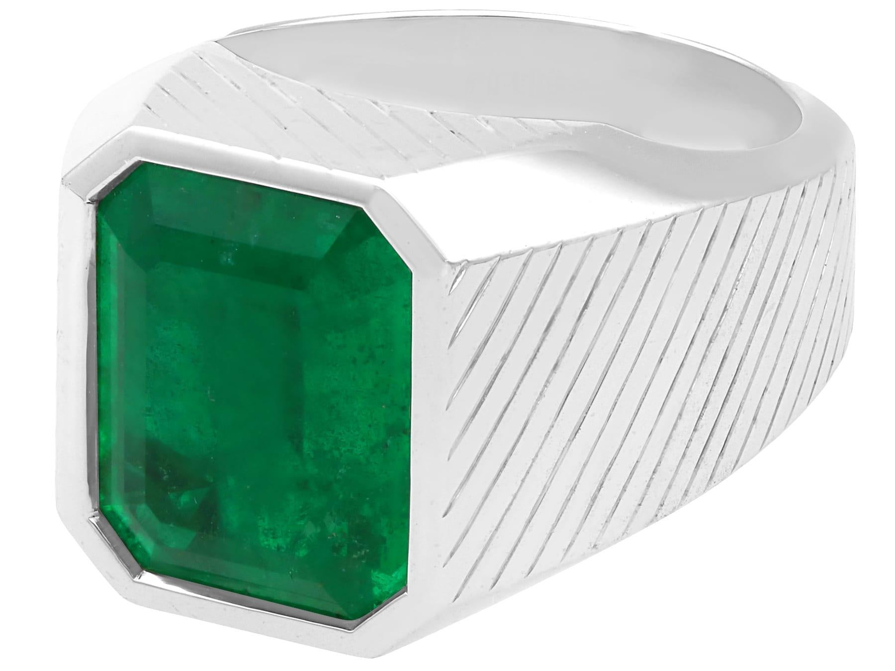 Emerald Cut Contemporary 7.73 Carat Emerald and 18 Karat White Gold Dress Ring (2016) For Sale