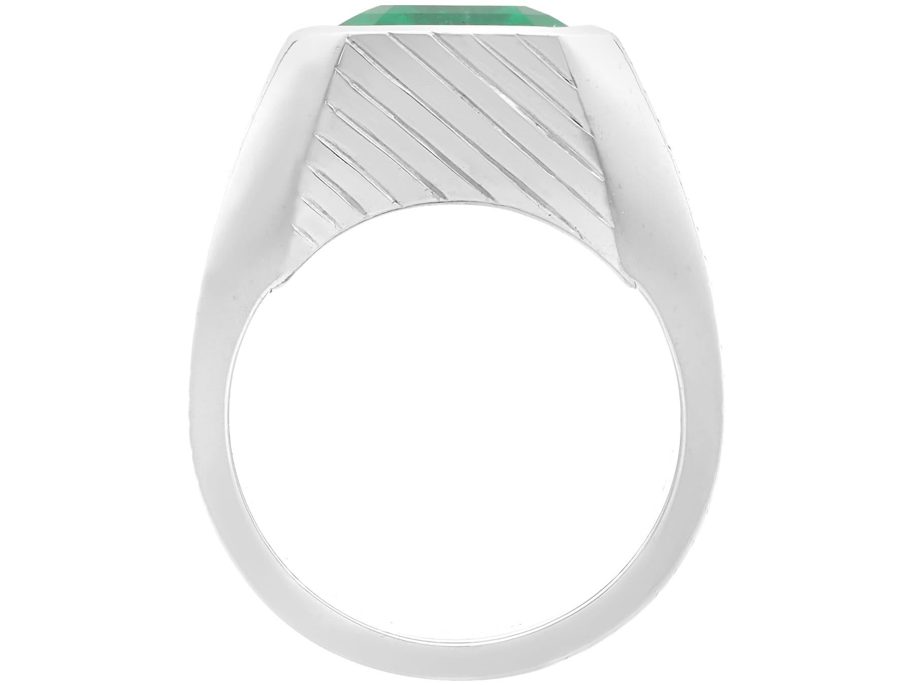 Women's or Men's Contemporary 7.73 Carat Emerald and 18 Karat White Gold Dress Ring (2016) For Sale