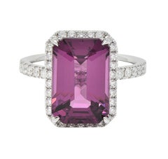 Contemporary 8.25 CTW Lila Spinell Diamant 18 Karat Weißgold Halo Ring