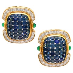 Pendientes contemporáneos de oro de 18k con zafiro, diamante y esmeralda en engaste invisible de 9 quilates
