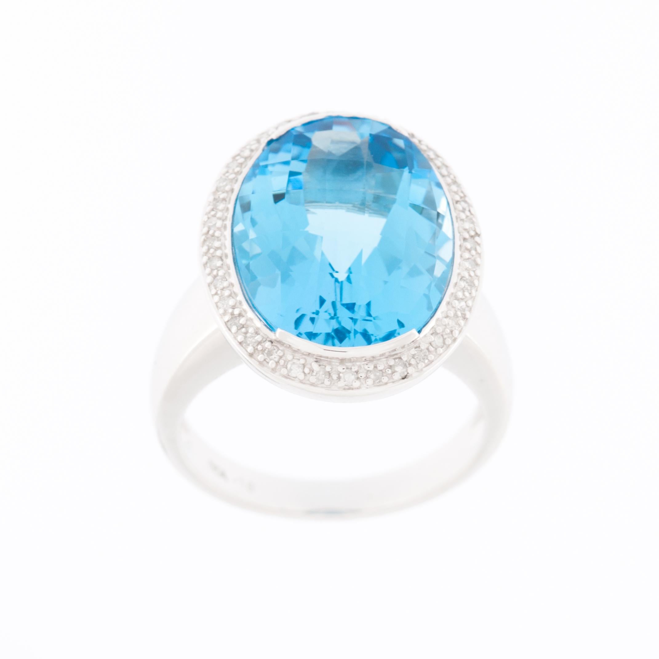 The Contemporary 9kt White Gold Ring with Blue Quartz and Diamonds is a stunning piece of jewelry that combines modern design elements with precious gemstones. Here is a detailed description of the ring:

Metal: The ring is crafted from 9-karat