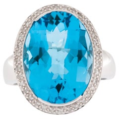 Bague contemporaine en or blanc 9 carats avec quartz bleu et diamants