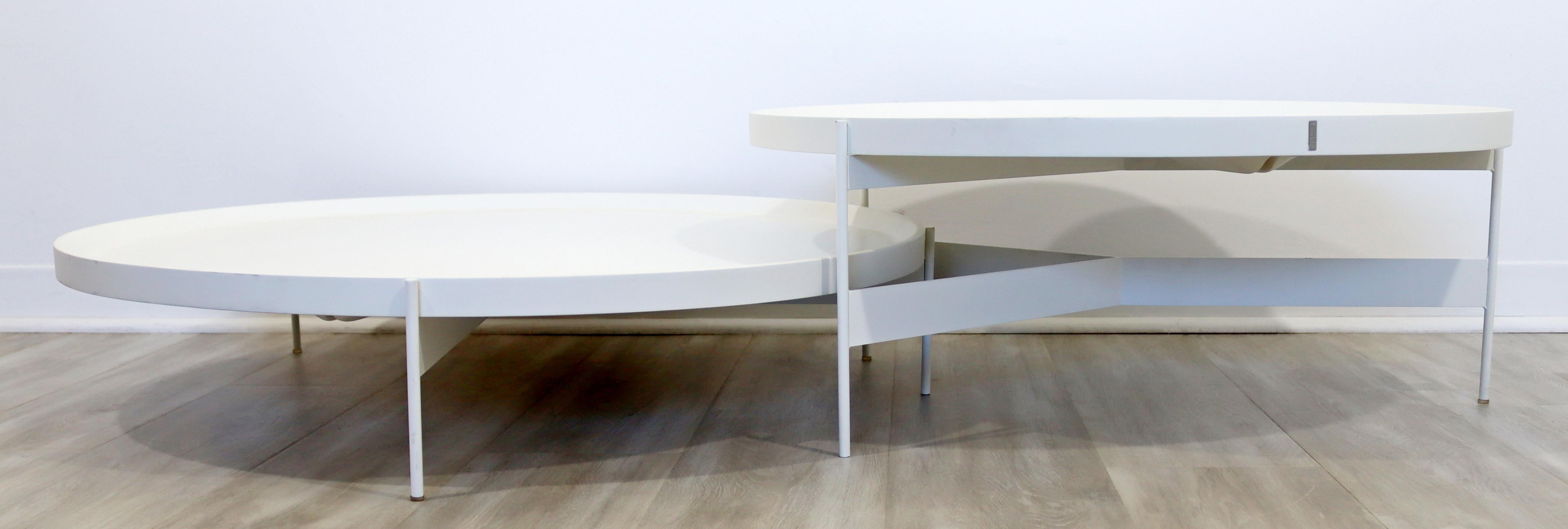 For your consideration is a fantastic pair of Abaco white lacquer side or coffee tables, made in Italy by Pianca. In very good condition. The dimensions are 30