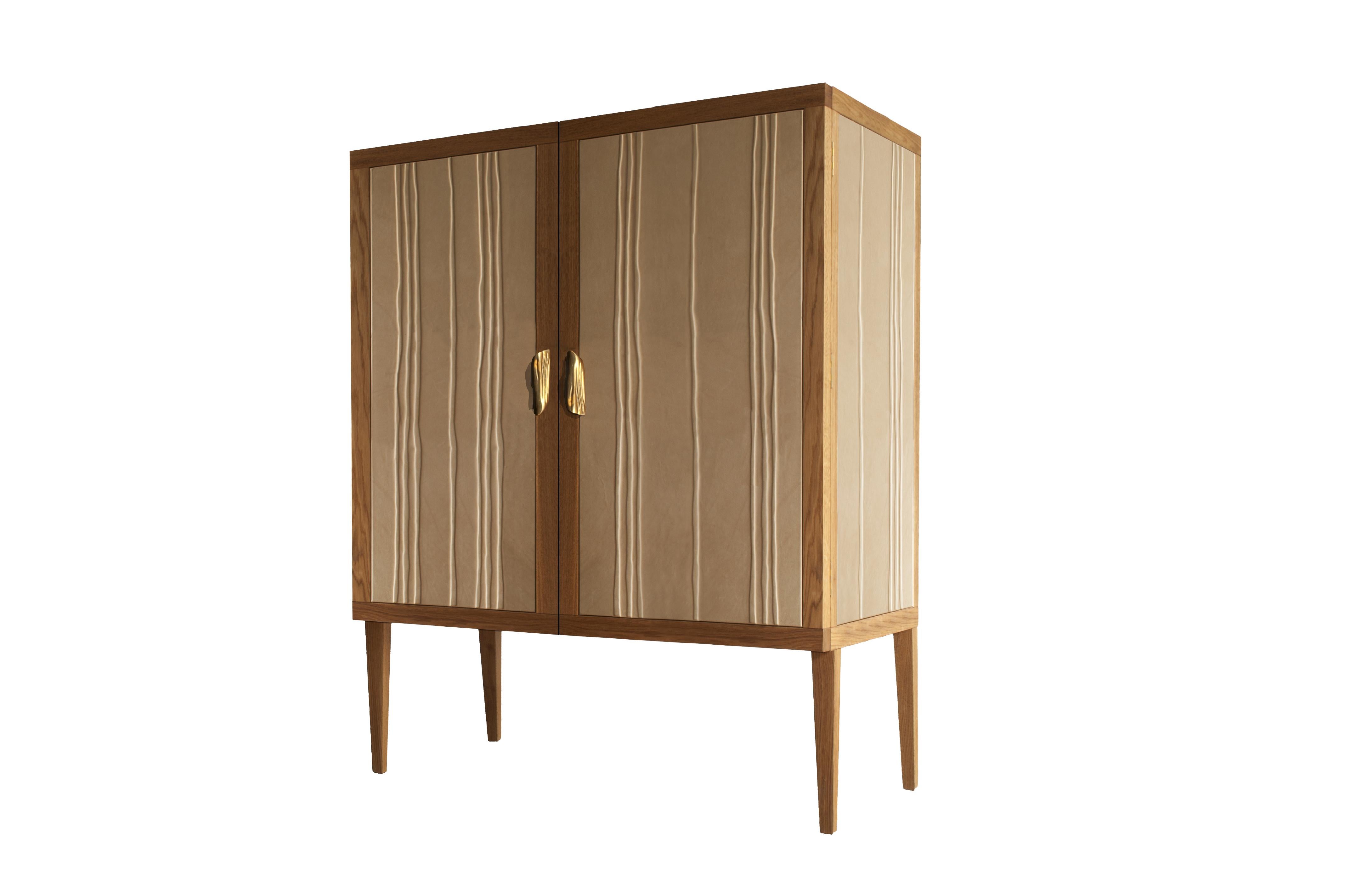 Contemporary, Absolut, Cabinet in Full-Grain Leather Handcrafted in Bas-Relief im Angebot 4