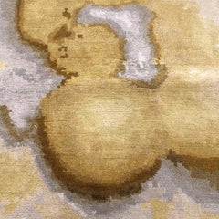 Tappeto astratto contemporaneo in oro e grigio, realizzato a mano in seta e lana, 200K "Bronze".