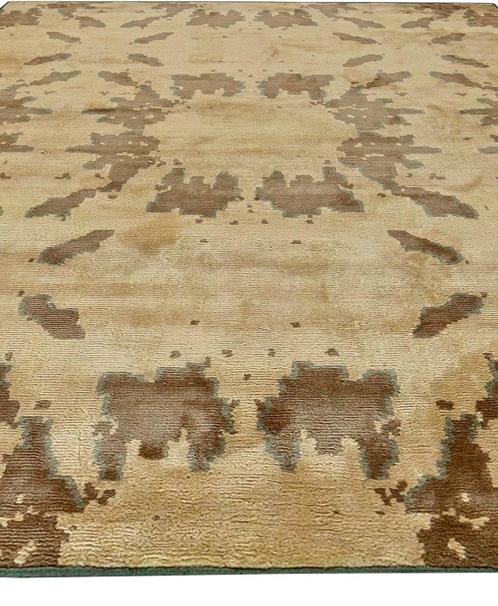 Nepalese Tappeto contemporaneo astratto in seta beige marrone fatto a mano di Doris Leslie Blau in vendita