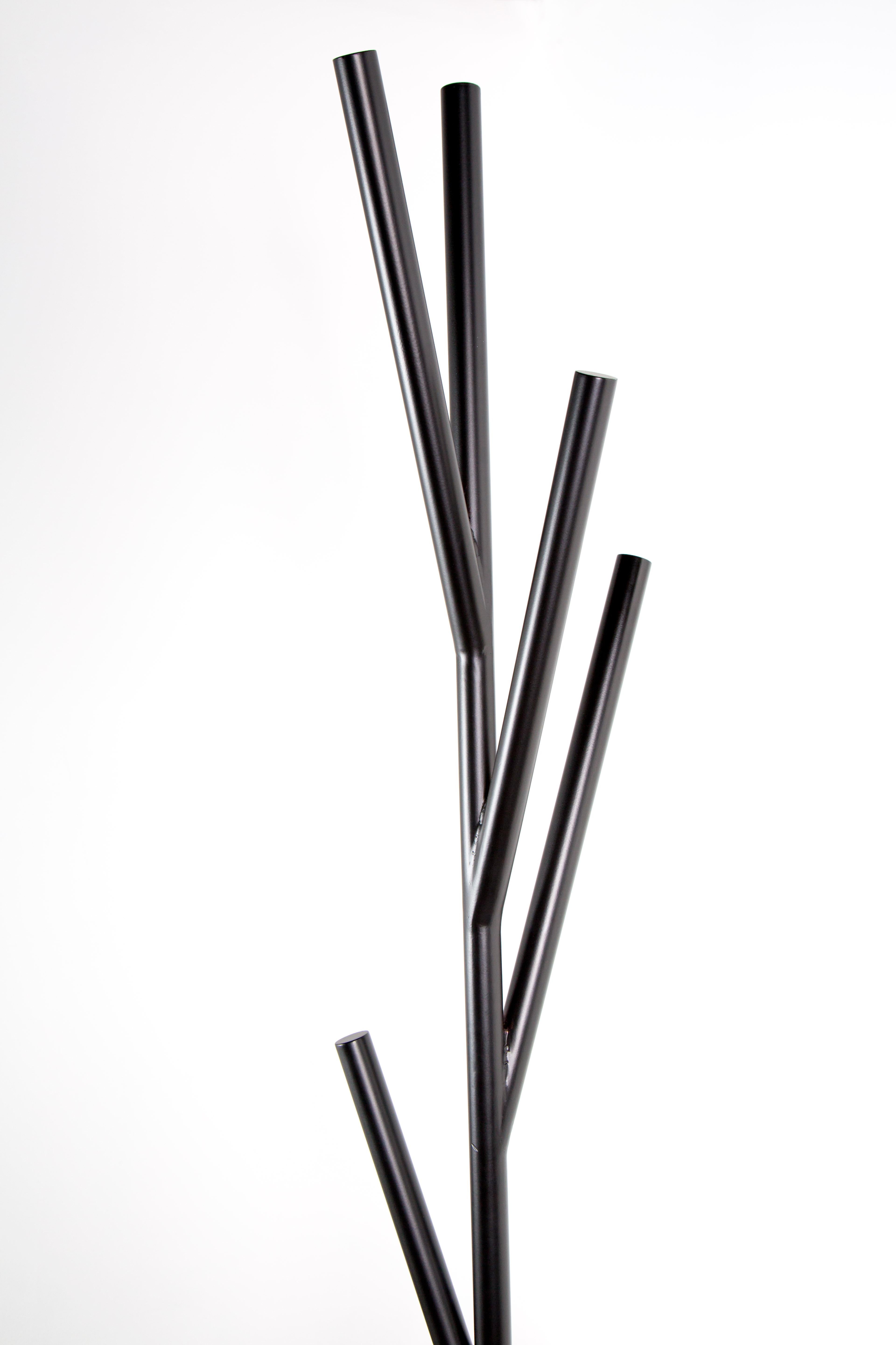 Zeitgenössischer abstrakter schwarz-weißer skulpturaler Flurbaumständer mit Sockelplatte (amerikanisch) im Angebot