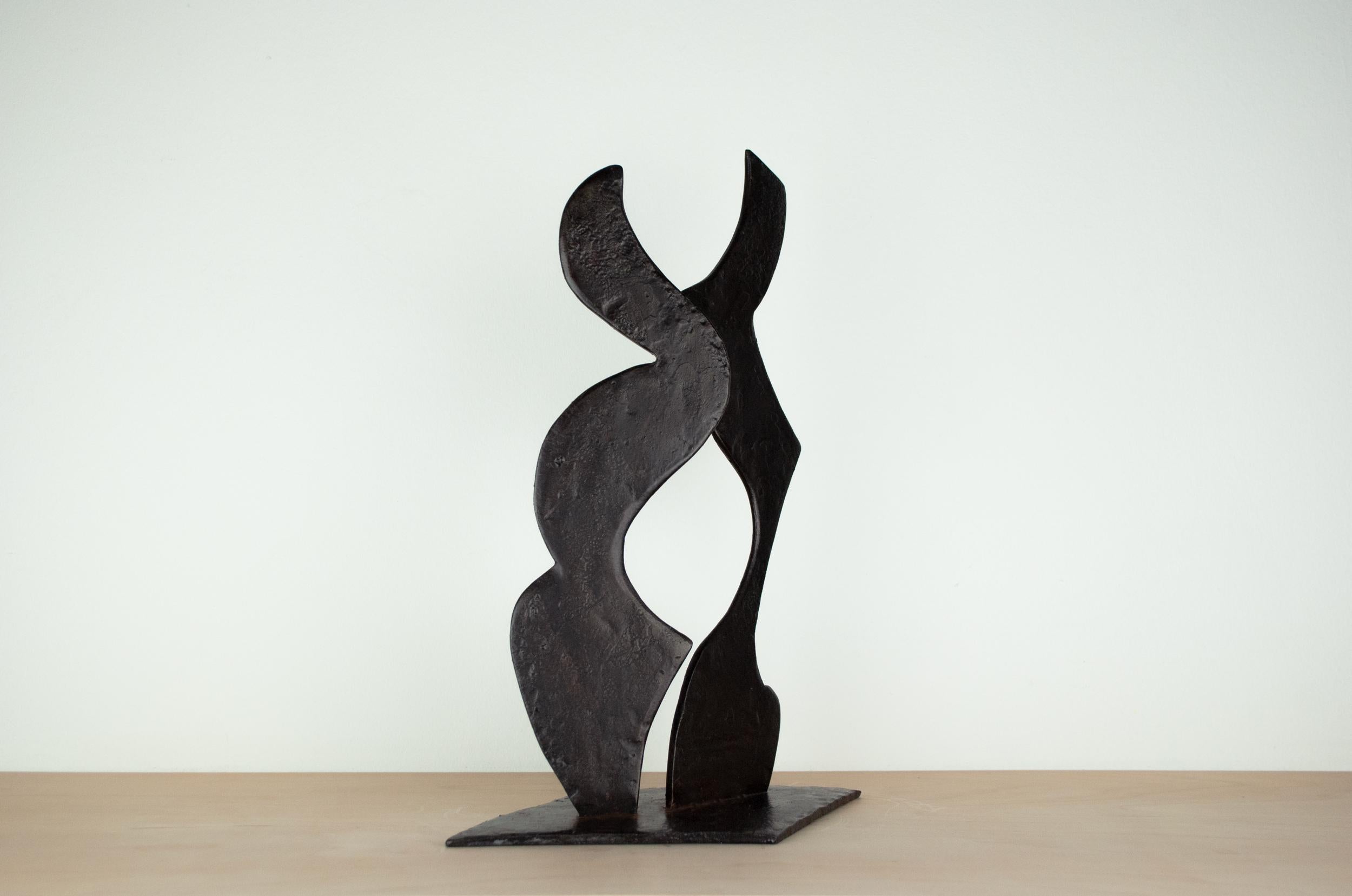Forgé Sculpture contemporaine en acier forgé noir inspirée de H. Bertoia - Two Forms 01  en vente