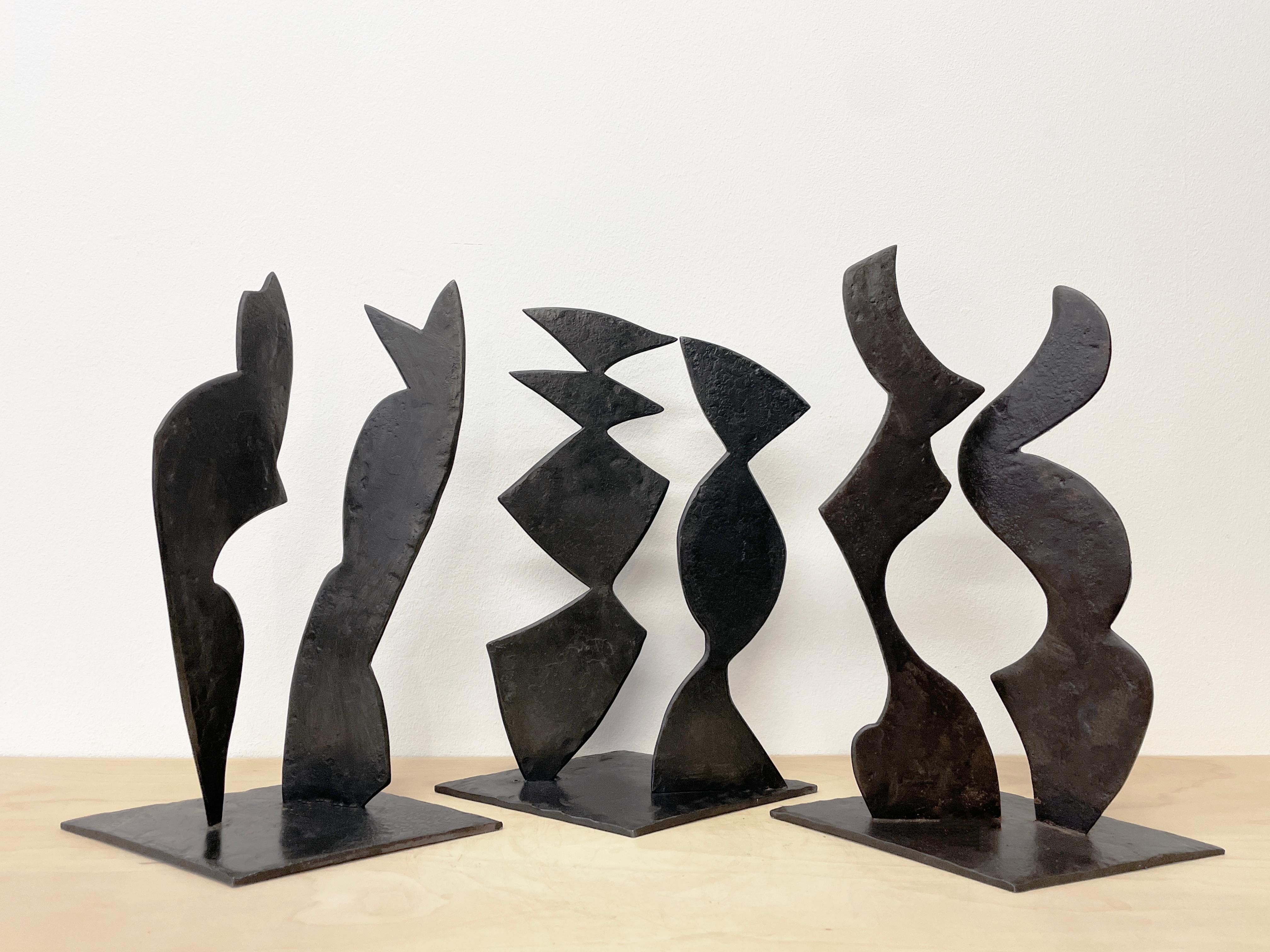 Sculpture contemporaine en acier forgé noir inspirée de H. Bertoia - Deux formes 03 en vente 2