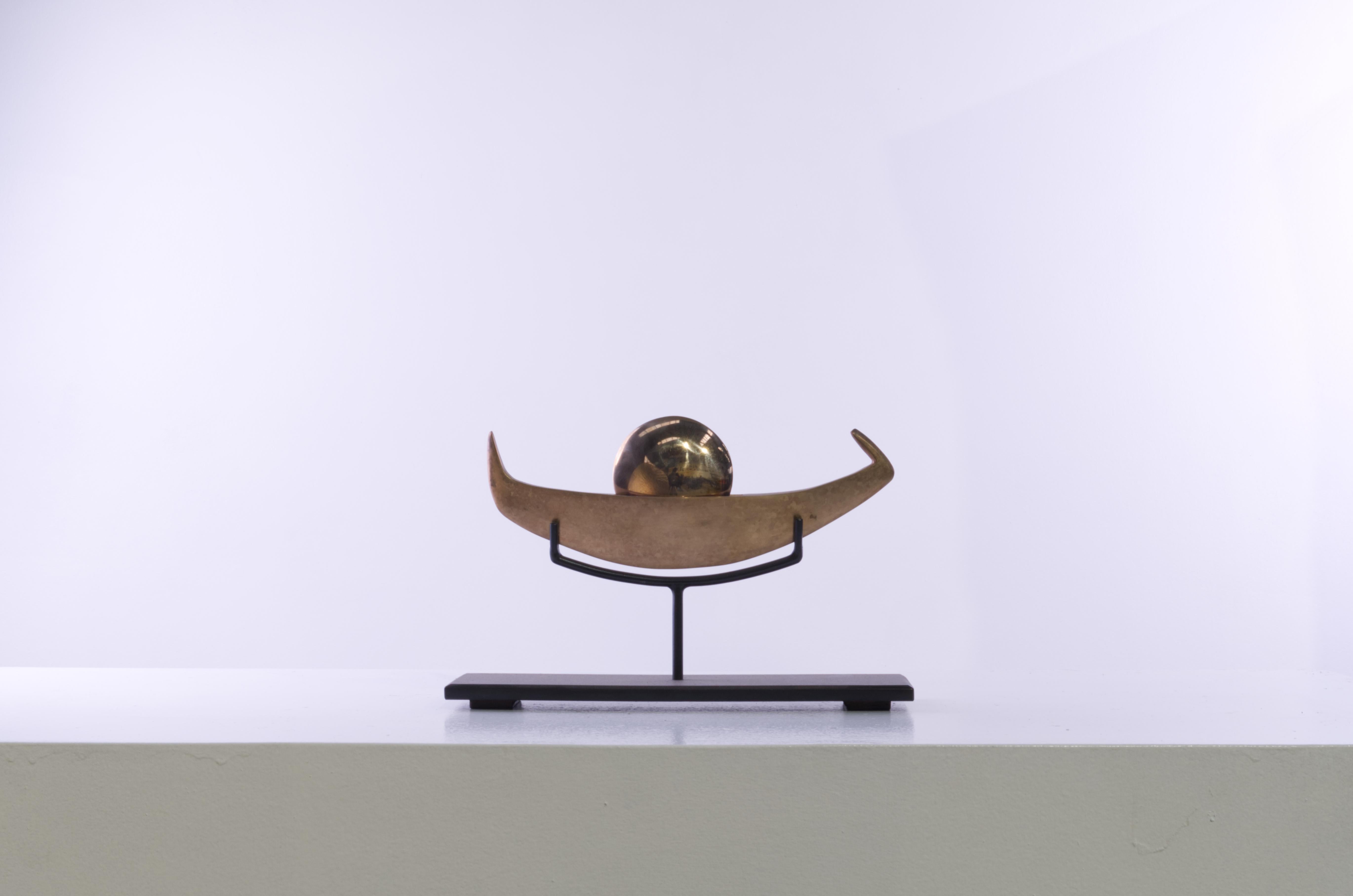 Americano Scultura contemporanea in bronzo, 'Eye am My Own Ship' di Tori Hermes in vendita