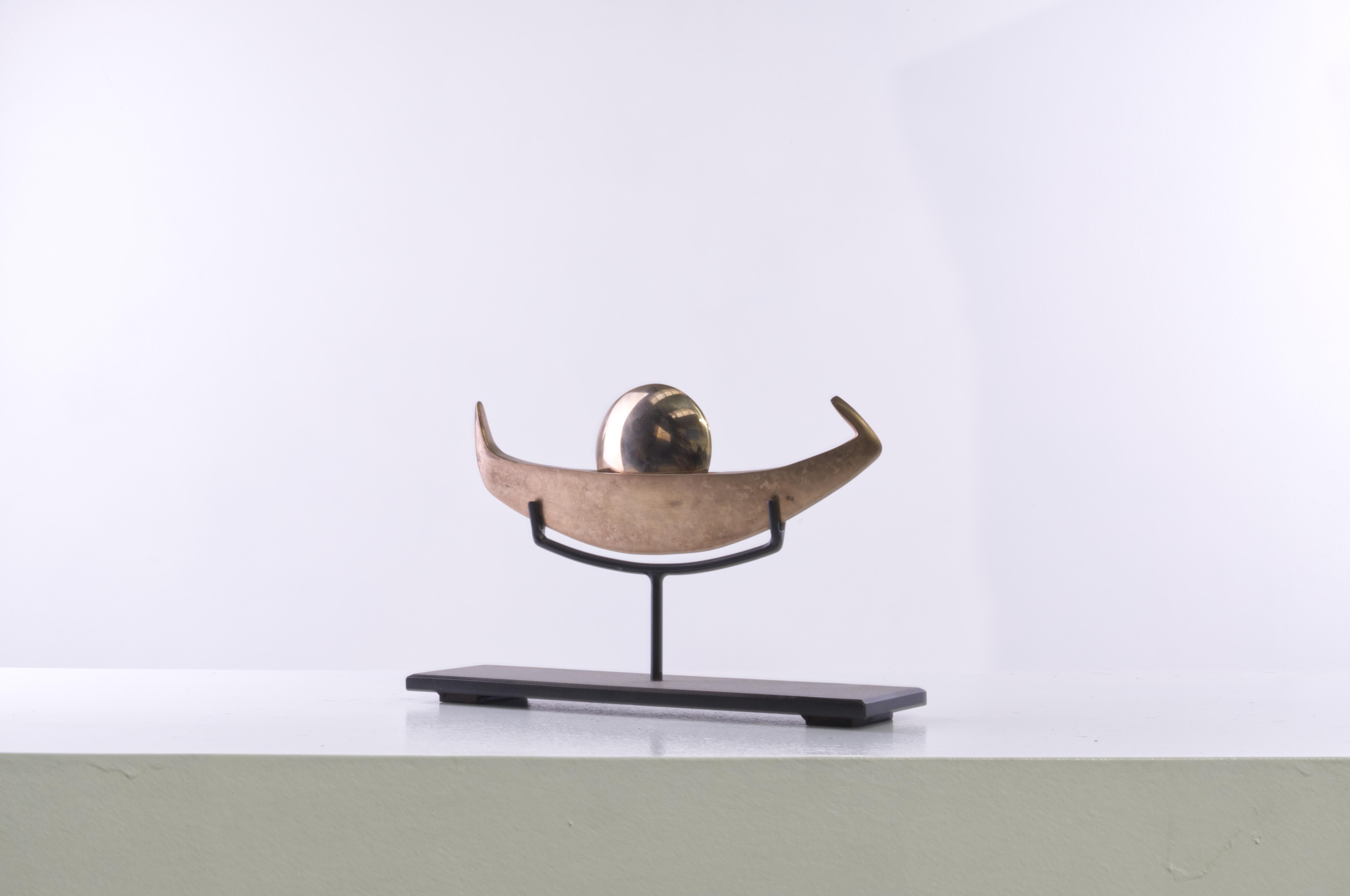 Calco Scultura contemporanea in bronzo, 'Eye am My Own Ship' di Tori Hermes in vendita
