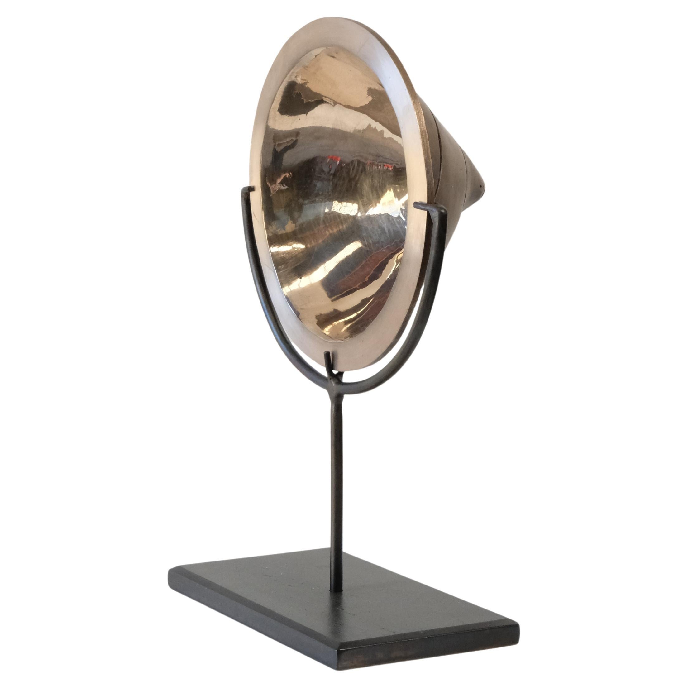 Sculpture abstraite contemporaine en bronze, "Portal Mirror" de Tori Hermes