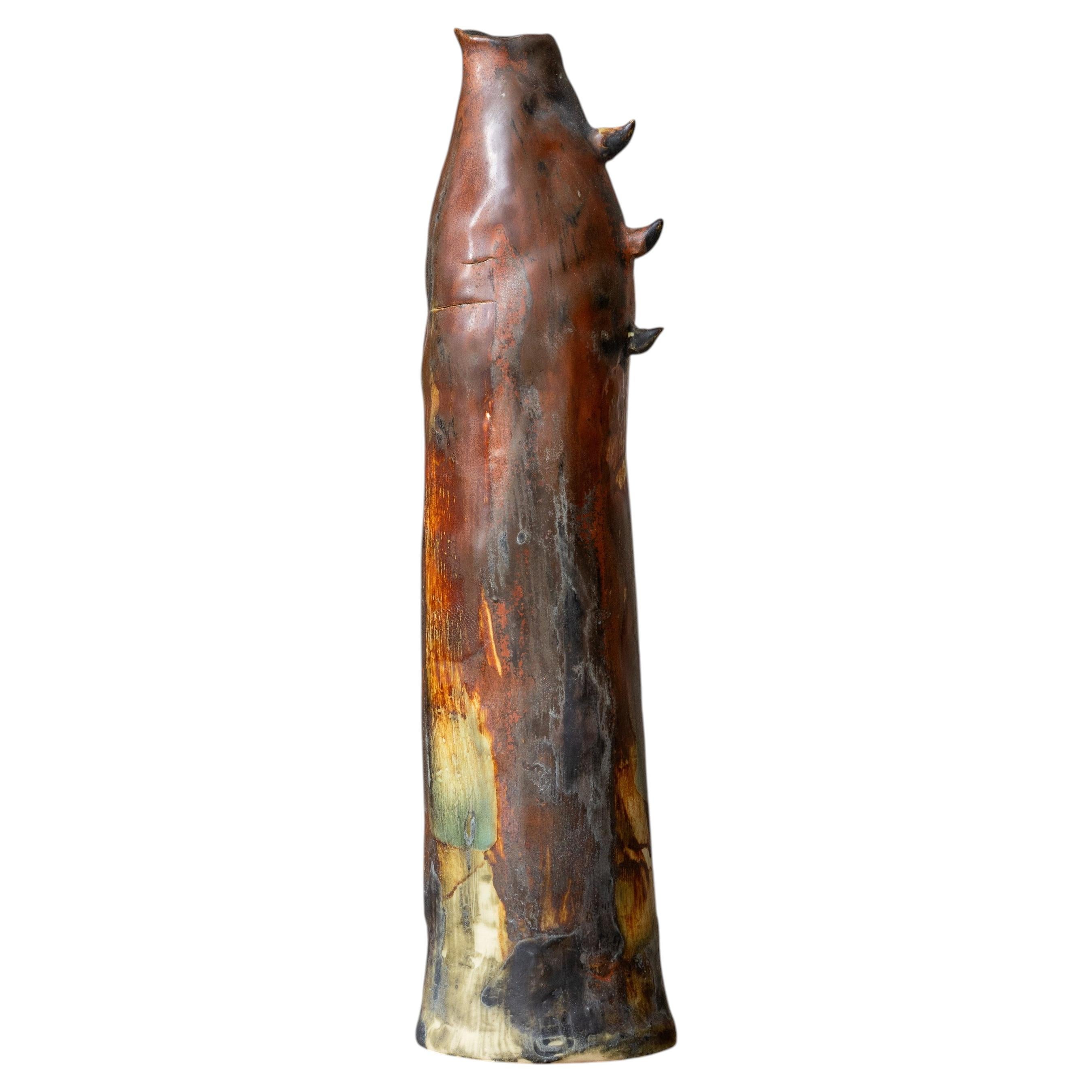 Sculpture totémique contemporaine abstraite en céramique, avec glaçure polychrome