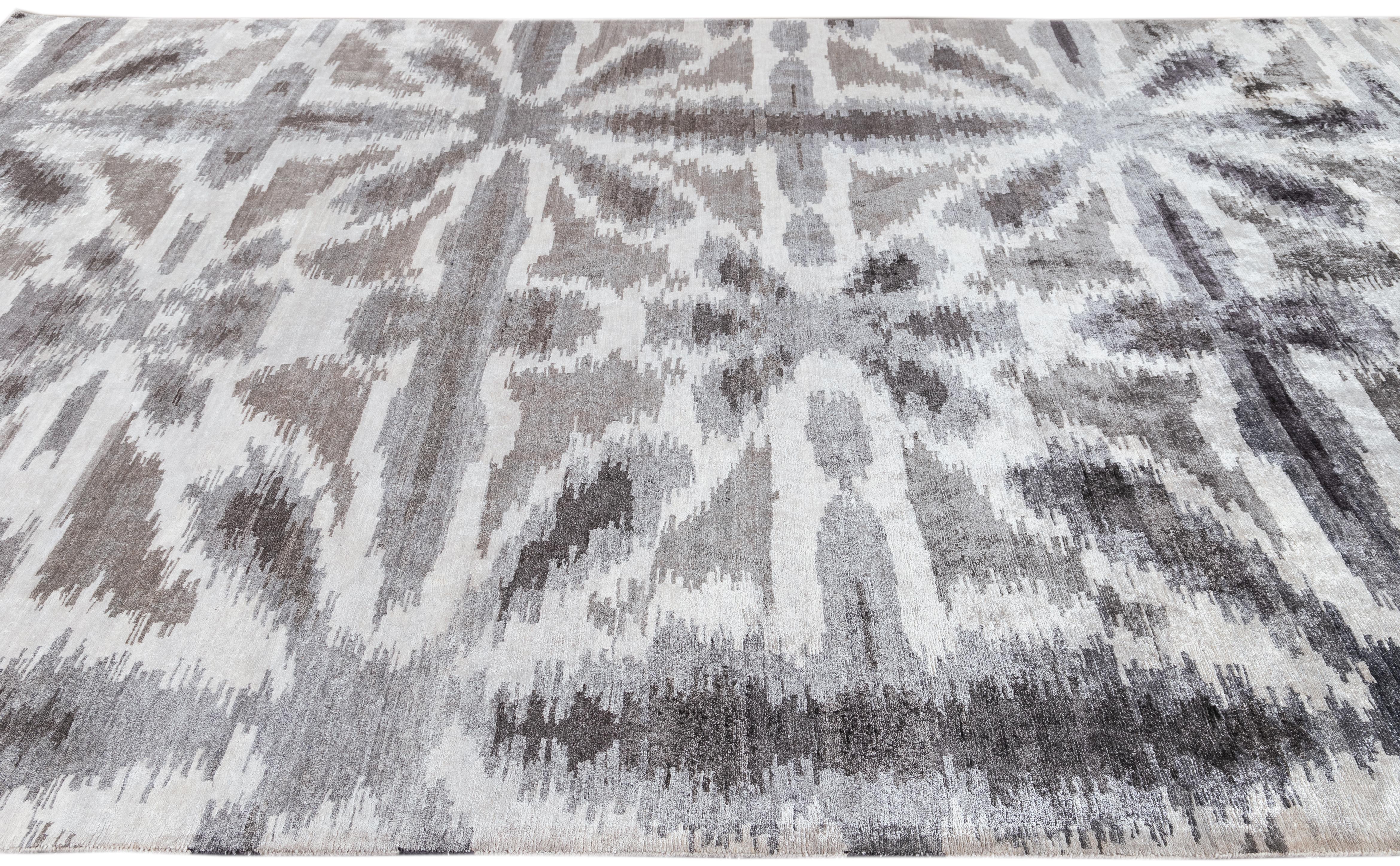 Indian Contemporary Abstract Grey and White Silk Rug For Sale