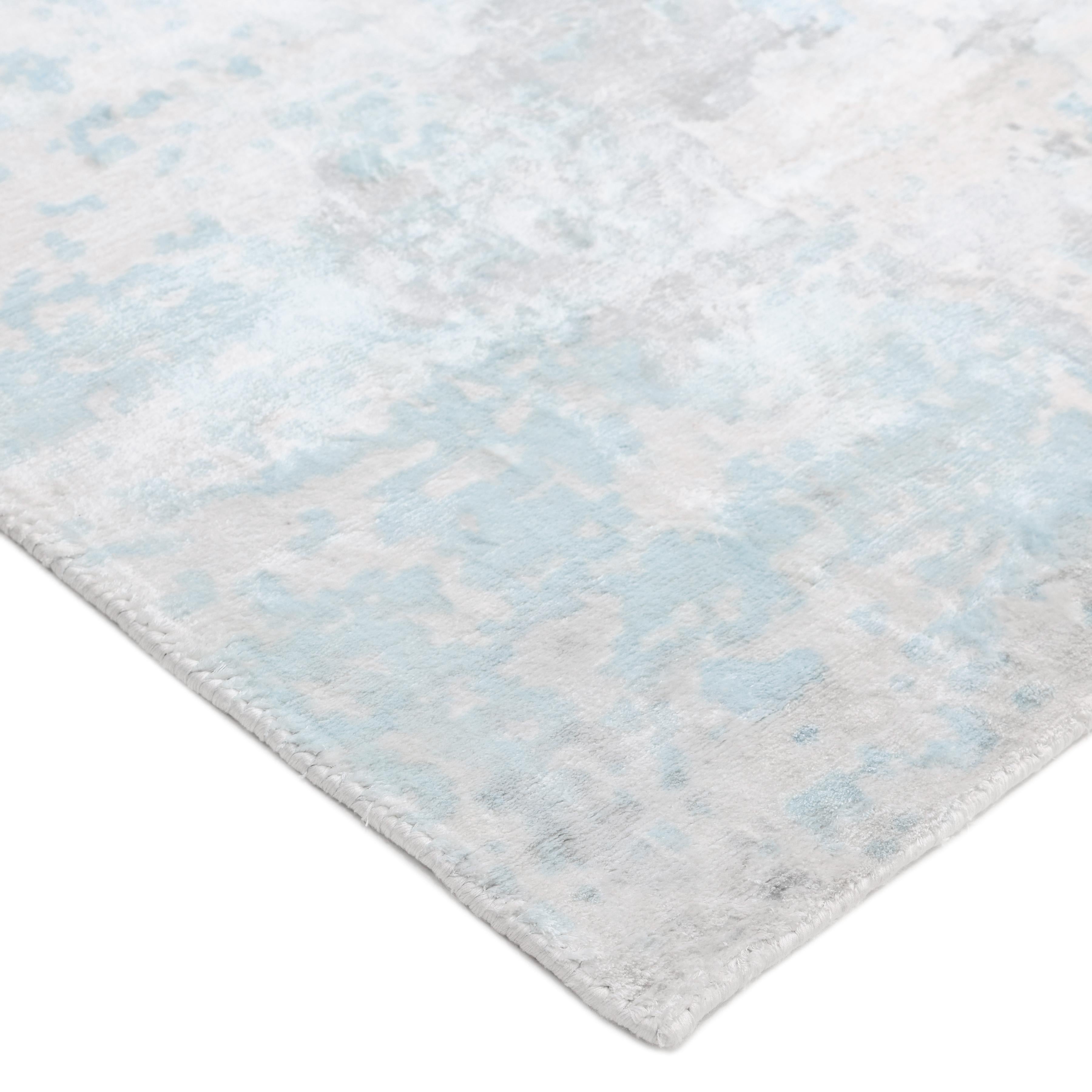 Mit ihren Freiform-Motiven und ihrem raffinierten Farbspiel verleihen die Teppiche der Abstract Collection einem Raum einen frischen, dynamischen Geist. Dank der Kunsthandwerker, die sie in Handarbeit aus den besten Fasern und nach den seit