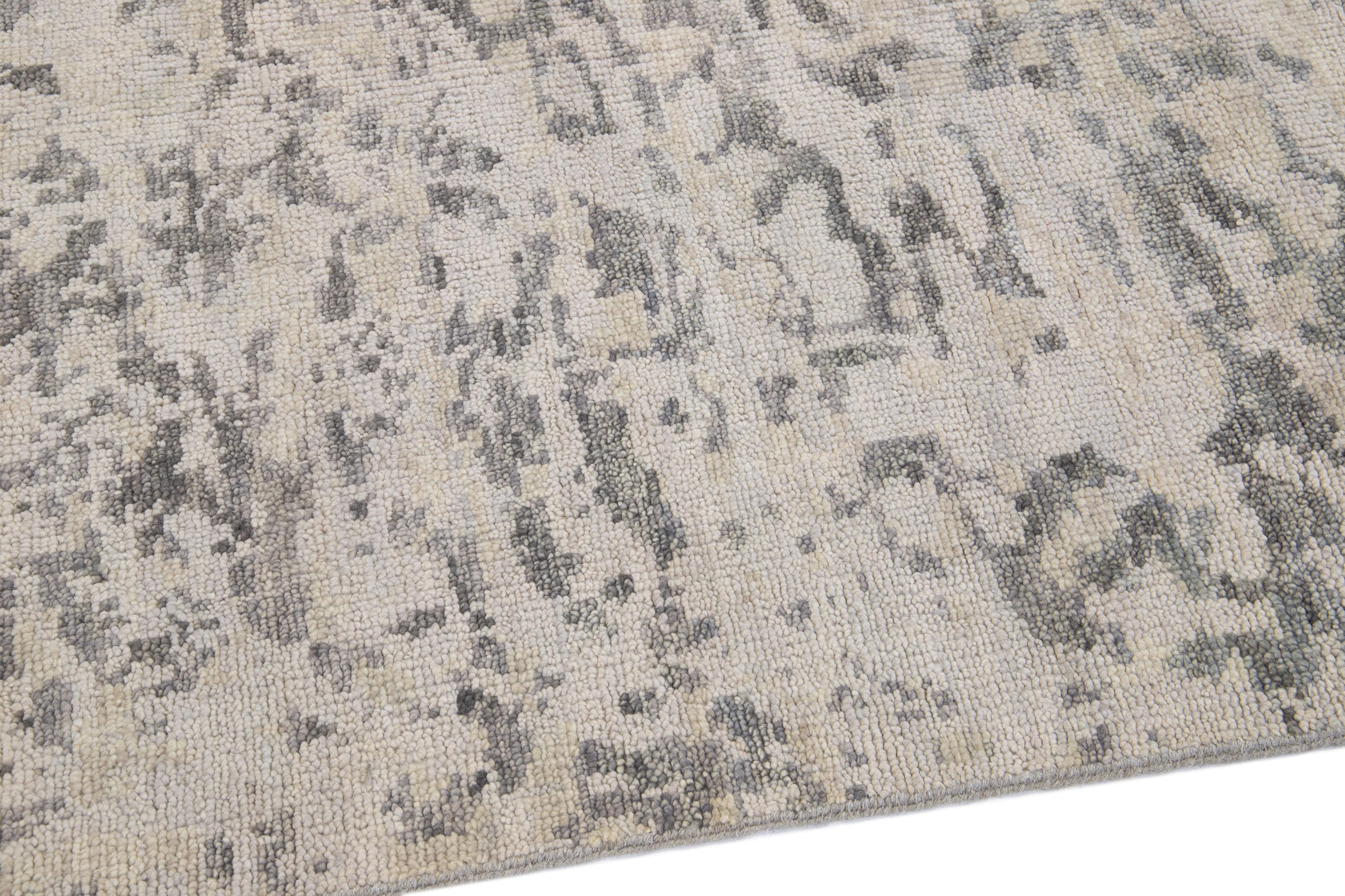 Contemporary Abstract Handmade Gray & Beige Wool Rug For Sale 1
