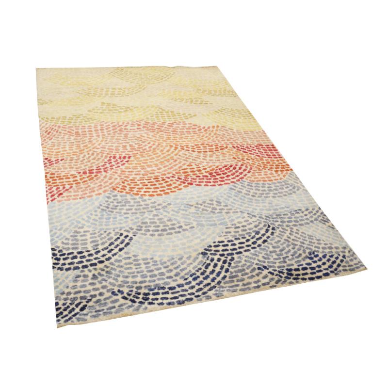 Contemporary rug belonging to the abstract collection. Measures: 3.10 x 2.00 m.
- Handmade in silk and wool in the artisan workshops that the Zigler firm has in India.
- Shades are not uniform, so this type of rugs are very functional when