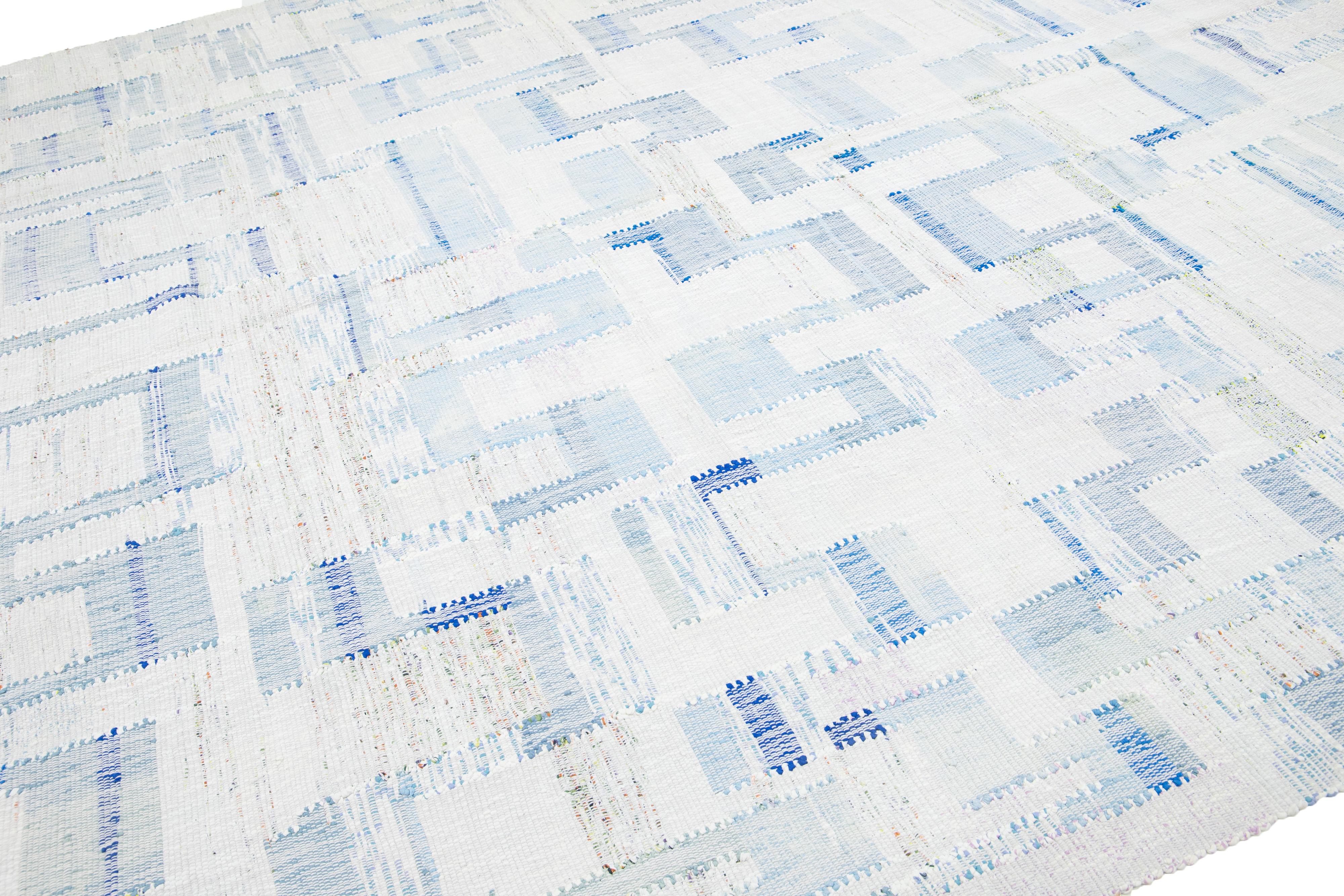 Contemporary Abstract kilim Flatweave Wool rug In Ivory and Blue im Angebot 2