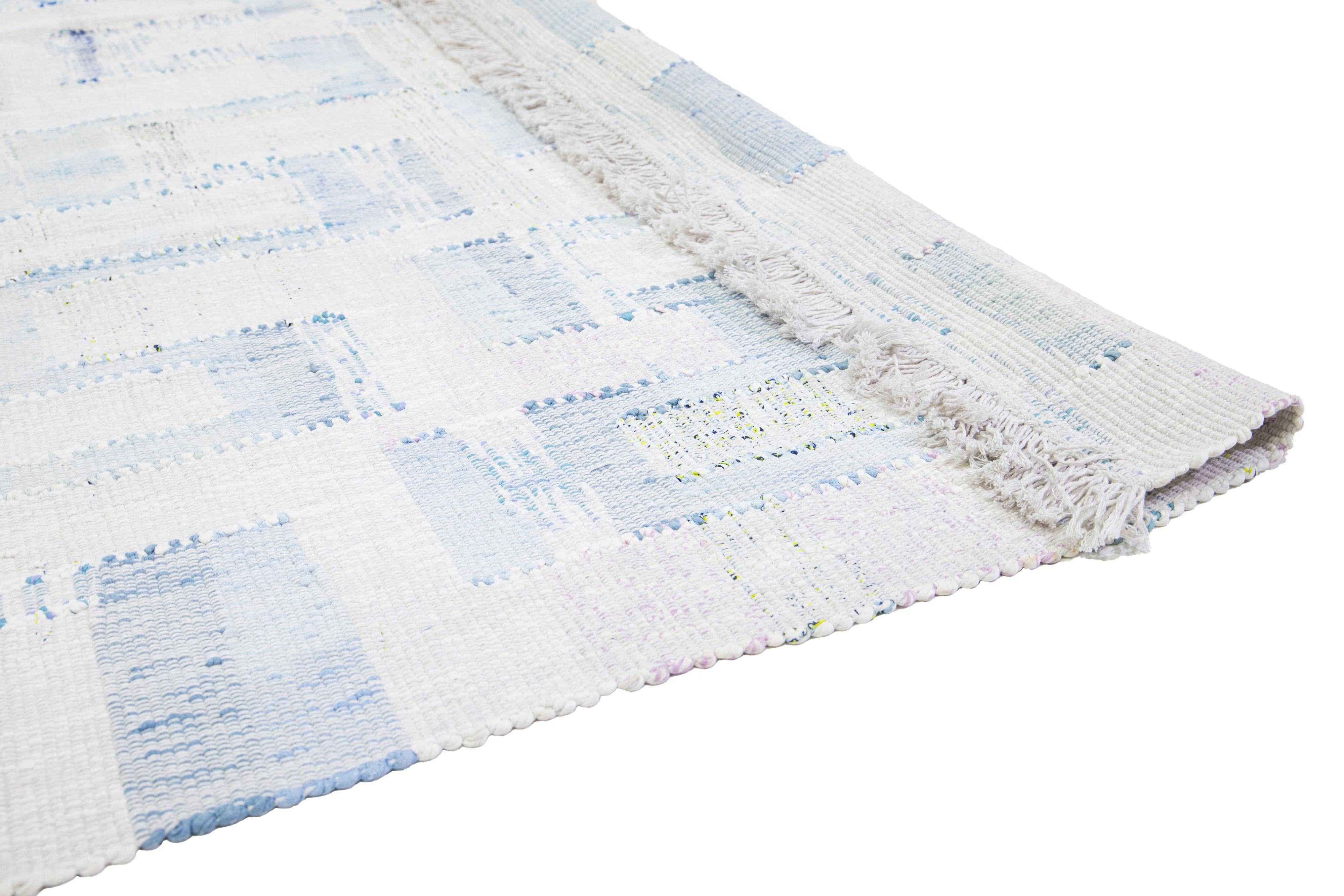Contemporary Abstract kilim Flatweave Wool rug In Ivory and Blue (Kelim) im Angebot