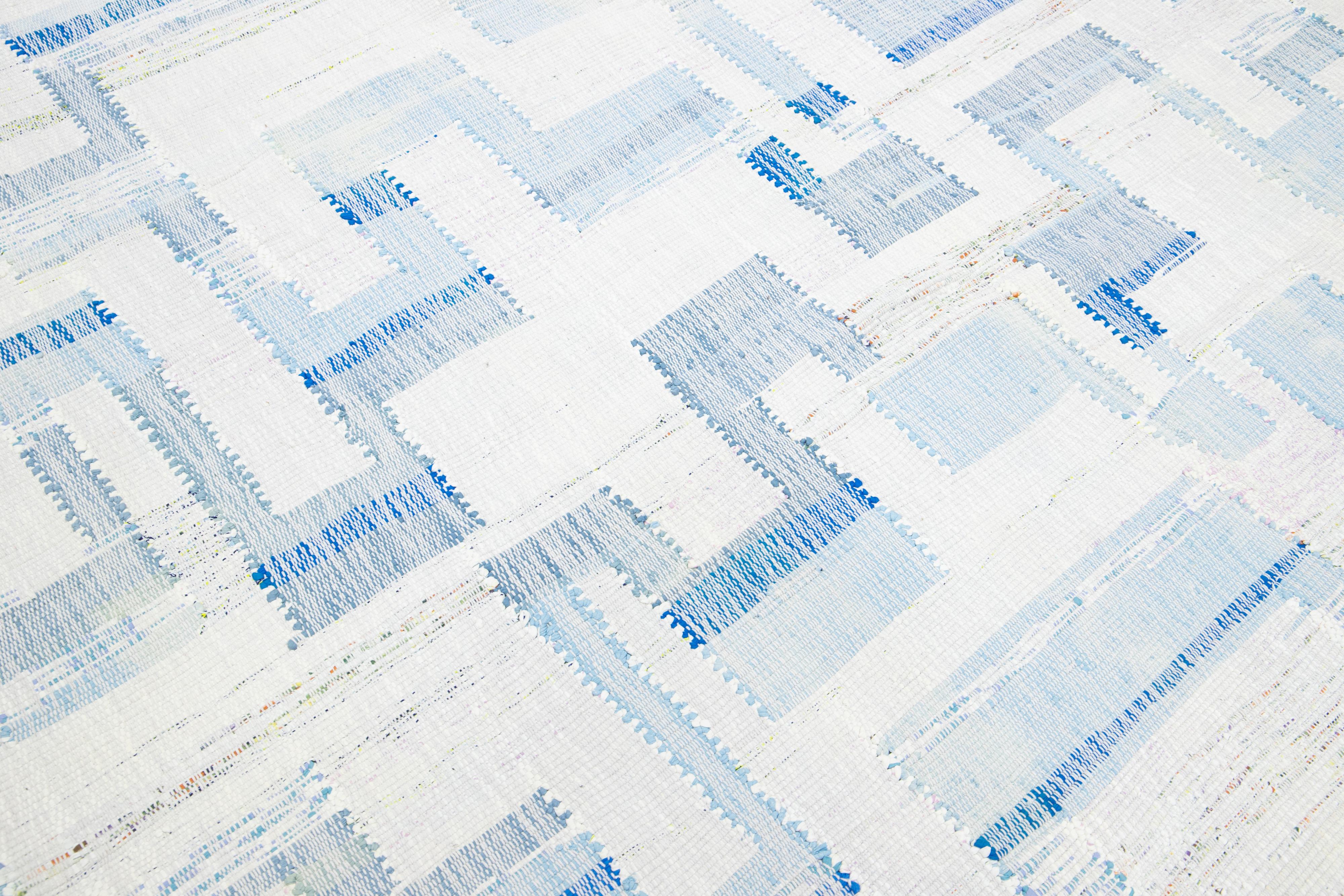 Contemporary Abstract kilim Flatweave Wool rug In Ivory and Blue im Zustand „Neu“ im Angebot in Norwalk, CT