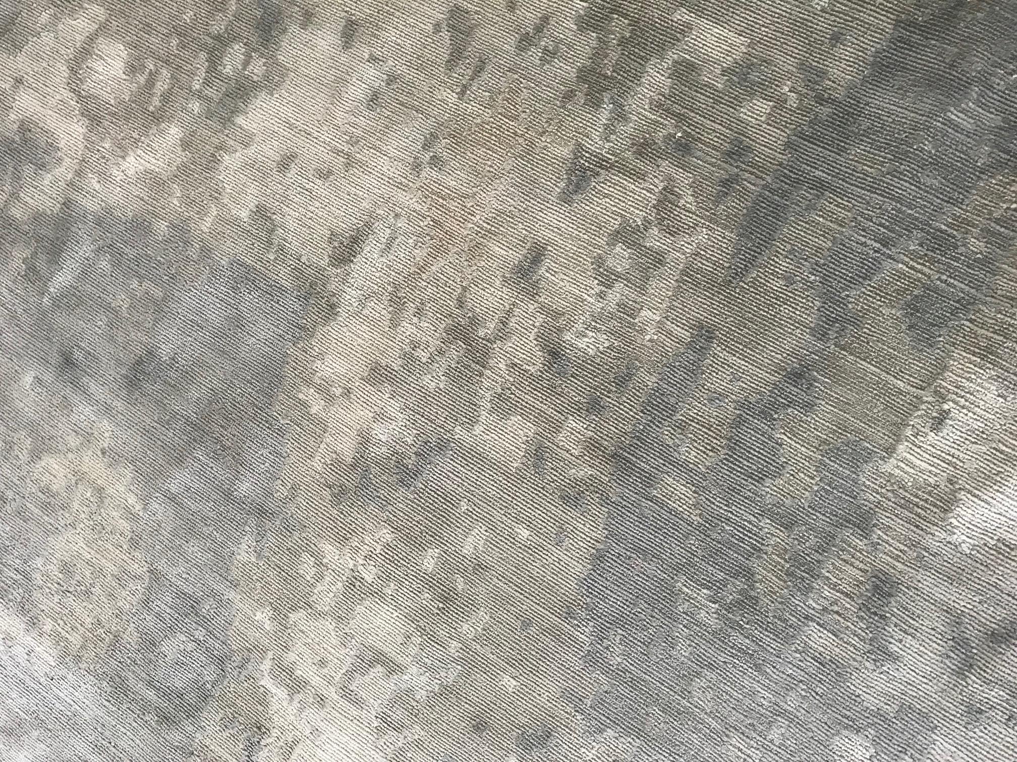 Contemporary Abstract Kusafiri Eskayel Natural Silk Rug by Doris Leslie Blau In New Condition For Sale In New York, NY