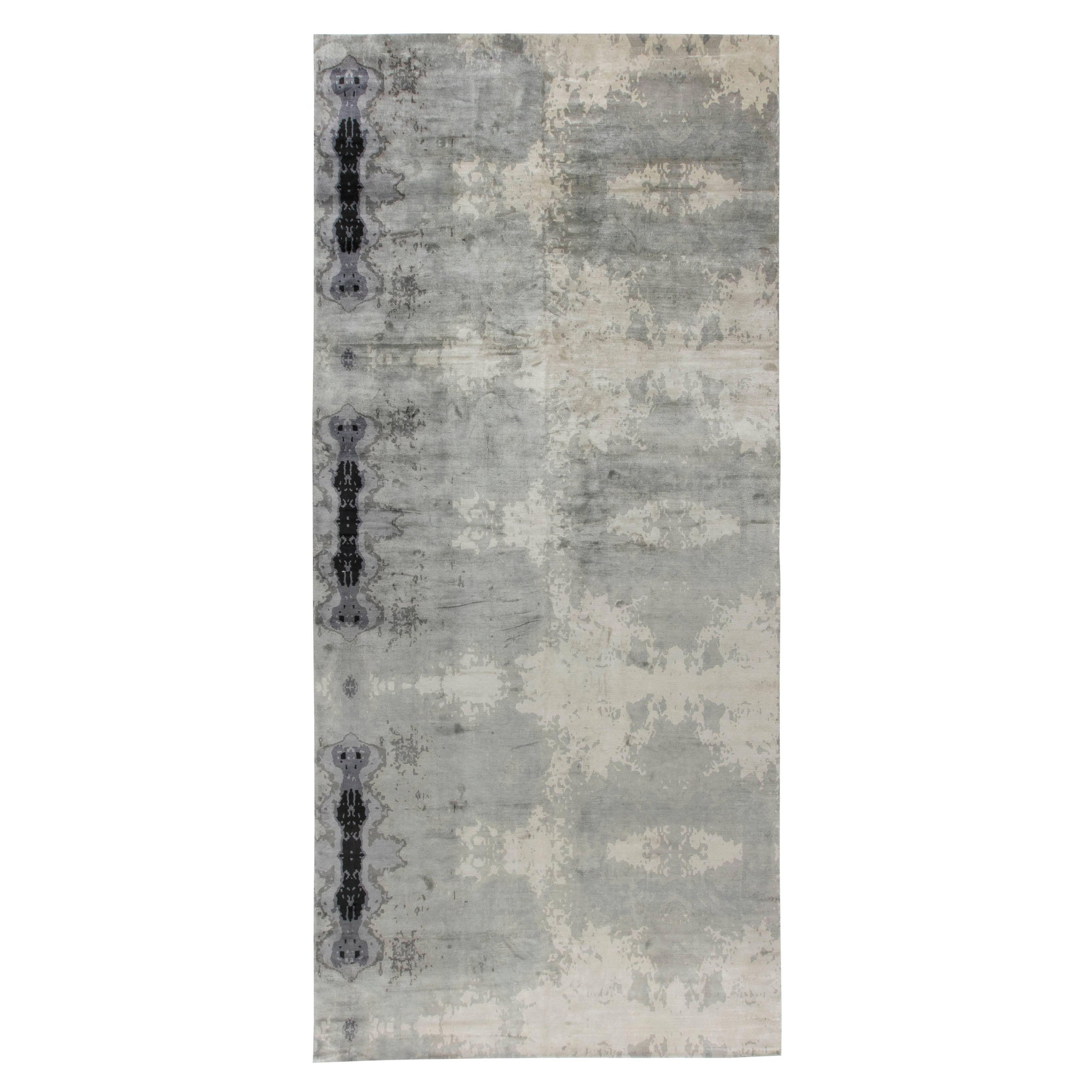Zeitgenössischer abstrakter Kusafiri Eskayel natürlicher Seidenteppich von Doris Leslie Blau im Angebot