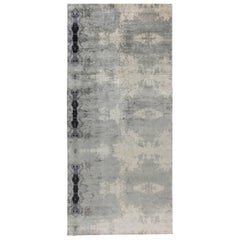 Tapis contemporain abstrait Kusafiri Eskayel en soie naturelle de Doris Leslie Blau