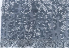 Moderner, abstrakter, hellgrauer, handgefertigter Teppich „Obscura“ von Doris Leslie Blau