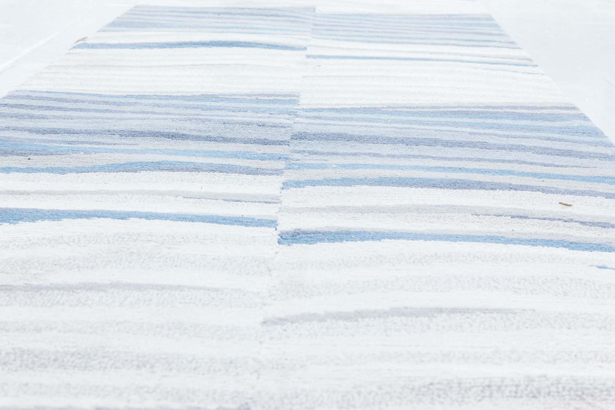 Noué à la main Tapis de couloir abstrait contemporain Long & Narow en laine fait à la main par Doris Leslie Blau en vente