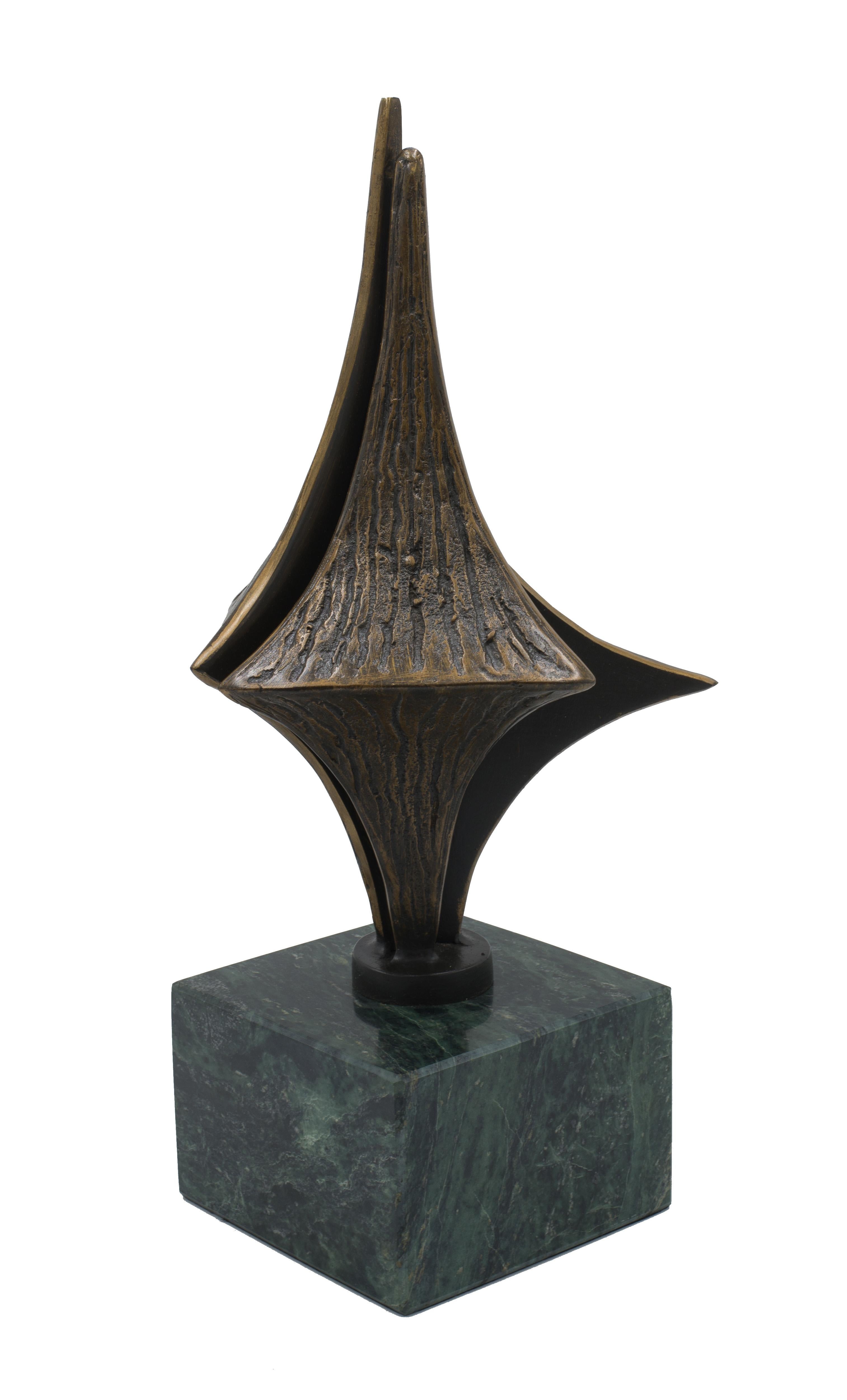 Moderno Scultura astratta contemporanea in metallo e marmo in vendita