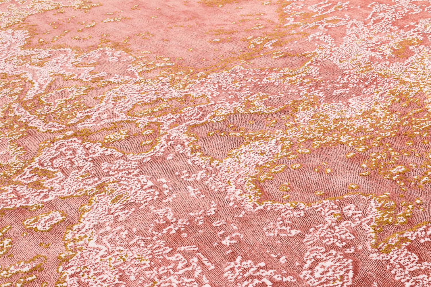 Annodato a mano Tappeto da giardino moderno e astratto AM Contemporary Rosa Acquario di Joseph Carini in vendita
