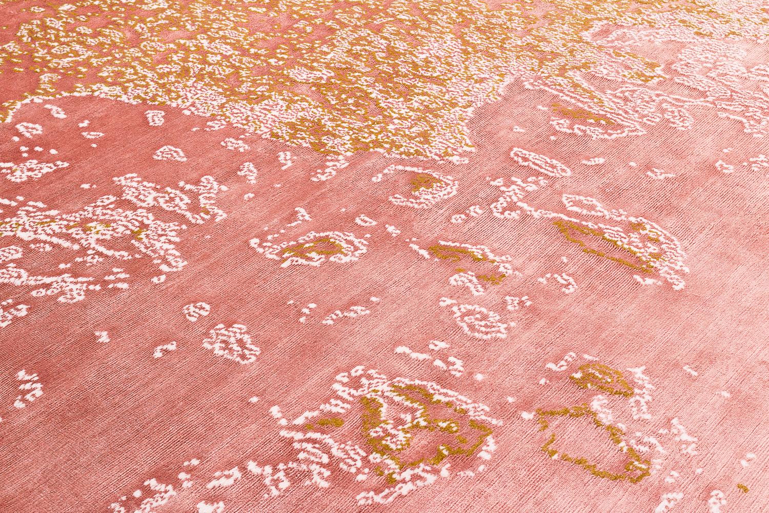 XXI secolo e contemporaneo Tappeto da giardino moderno e astratto AM Contemporary Rosa Acquario di Joseph Carini in vendita