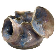 Vaso in ceramica opalescente, astratto e contemporaneo, di Kim Mesches