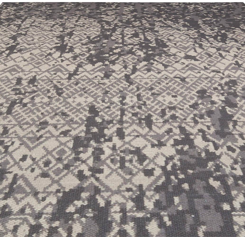 Contemporary Abstract Petra gray handmade wool rug by Doris Leslie Blau
Size: 4'10