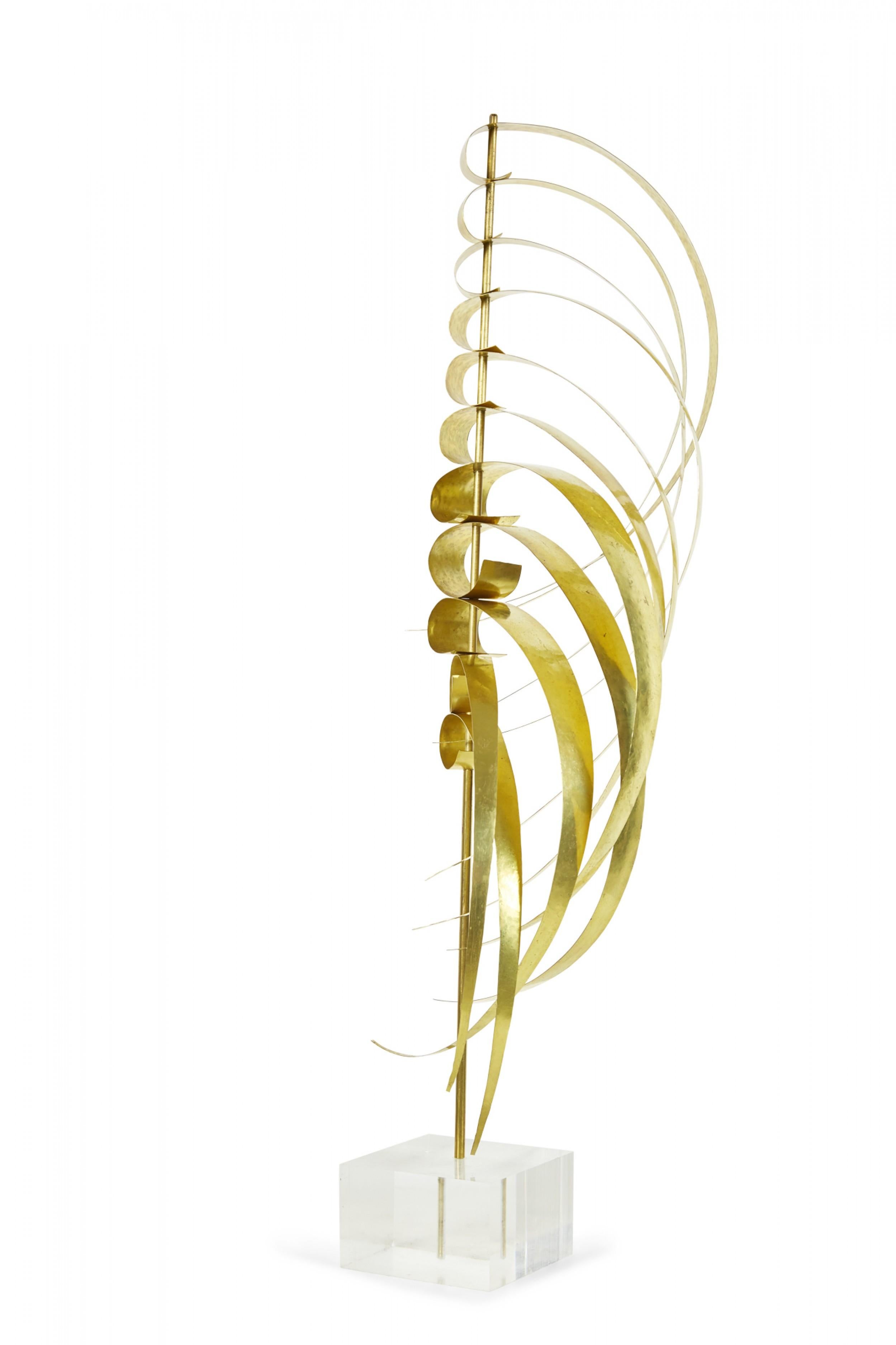 Scultura astratta contemporanea composta da 