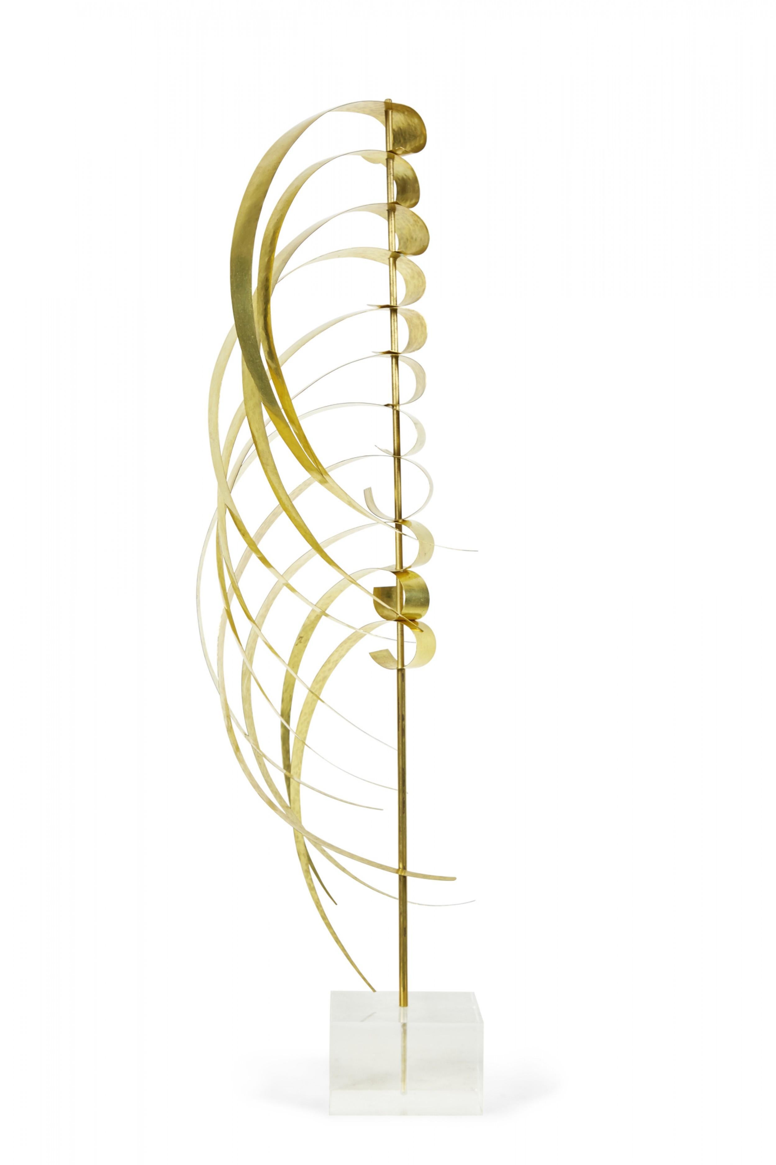Scultura contemporanea astratta Robert Lee Morris in ottone e lucite In condizioni buone in vendita a Queens, NY