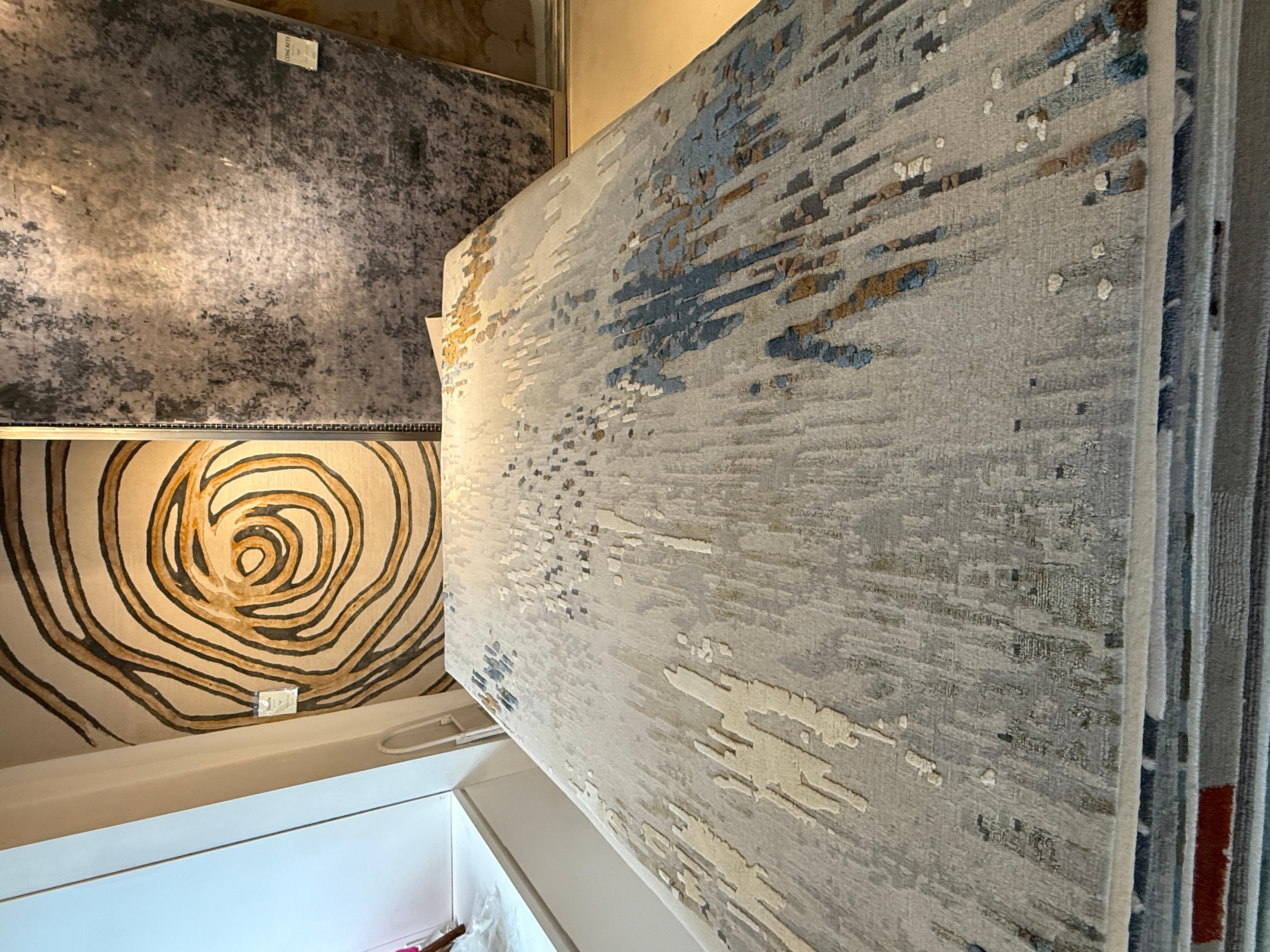 Lana Tappeto astratto contemporaneo in blu, marrone e grigio, realizzato a mano in seta e lana 