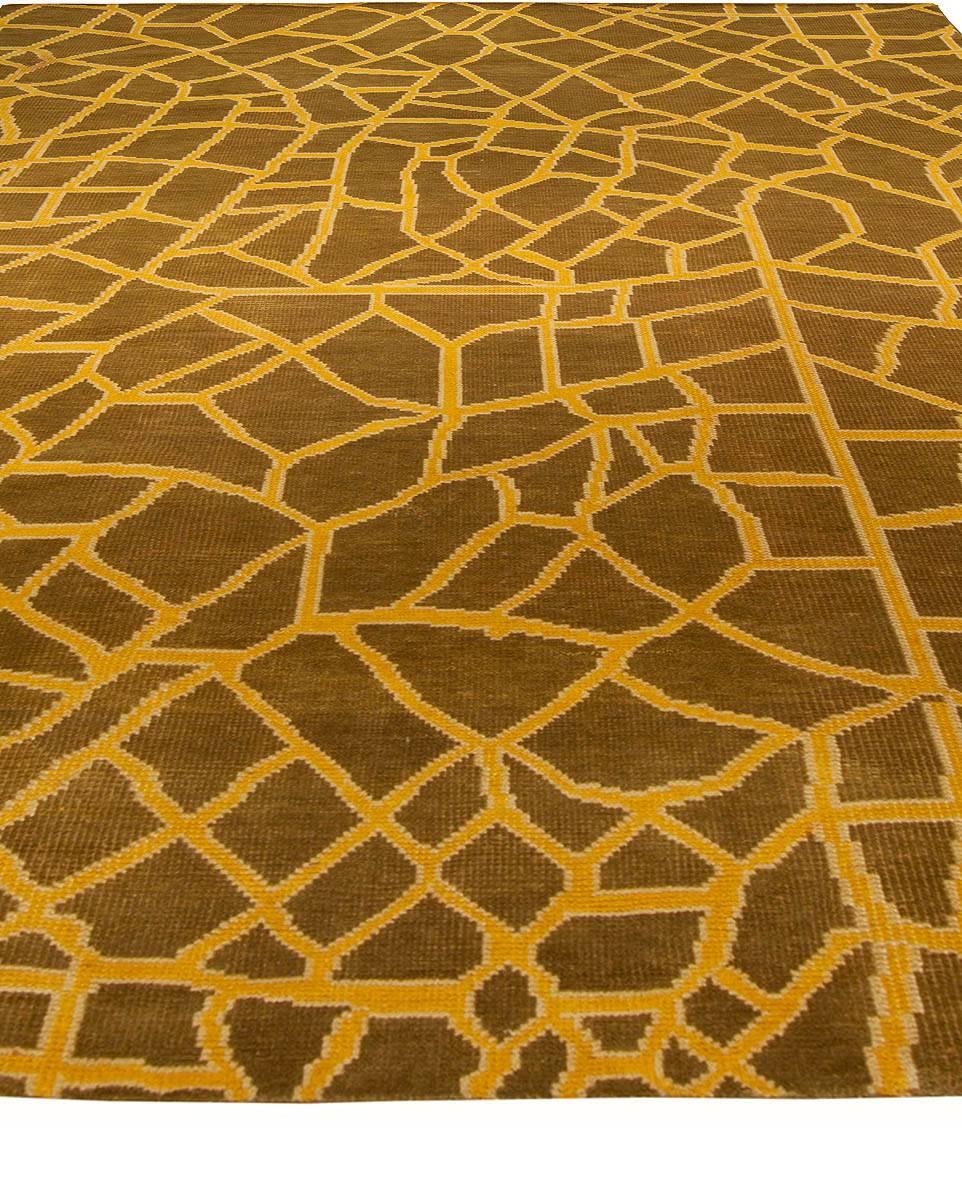 Alfombra contemporánea abstracta de lana hecha a mano con piel de serpiente por Doris Leslie Blau Moderno en venta