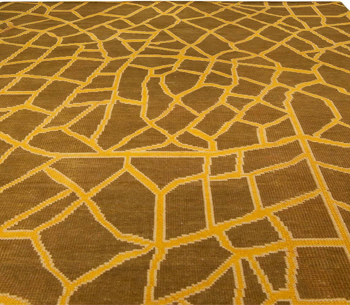 Alfombra contemporánea abstracta de lana hecha a mano con piel de serpiente por Doris Leslie Blau Indio en venta