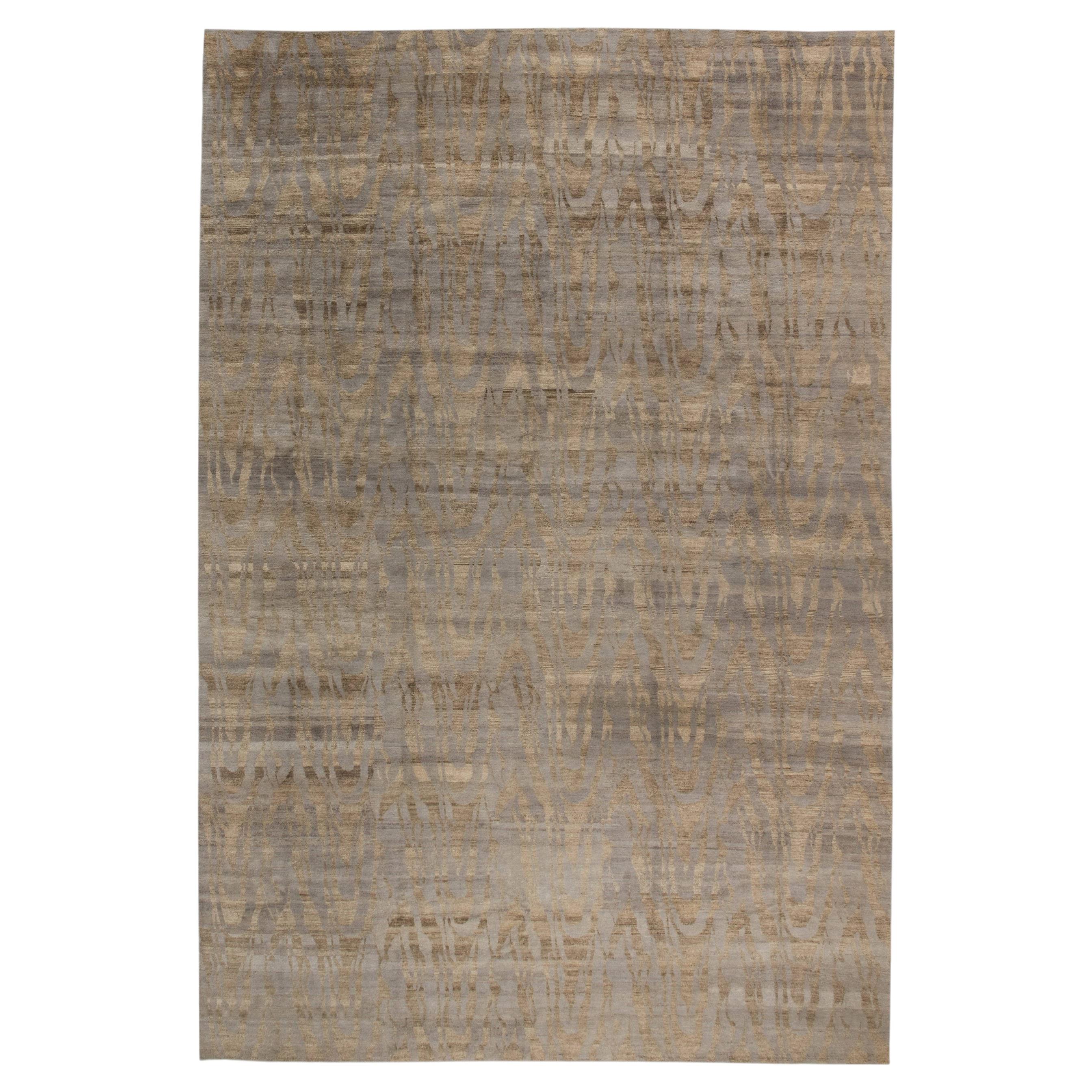 Moderner, abstrakter Teppich in Taupe mit hellbrauner Seide „Shadows Mauve“