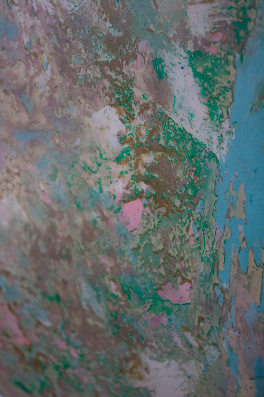 Allemand Peinture abstraite contemporaine texturée dans les tons bleu clair et vert par Ezra Zäh en vente