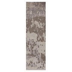 Tapis de table contemporain en soie taupe, style « Stucco », effet plâtre patiné et abstrait