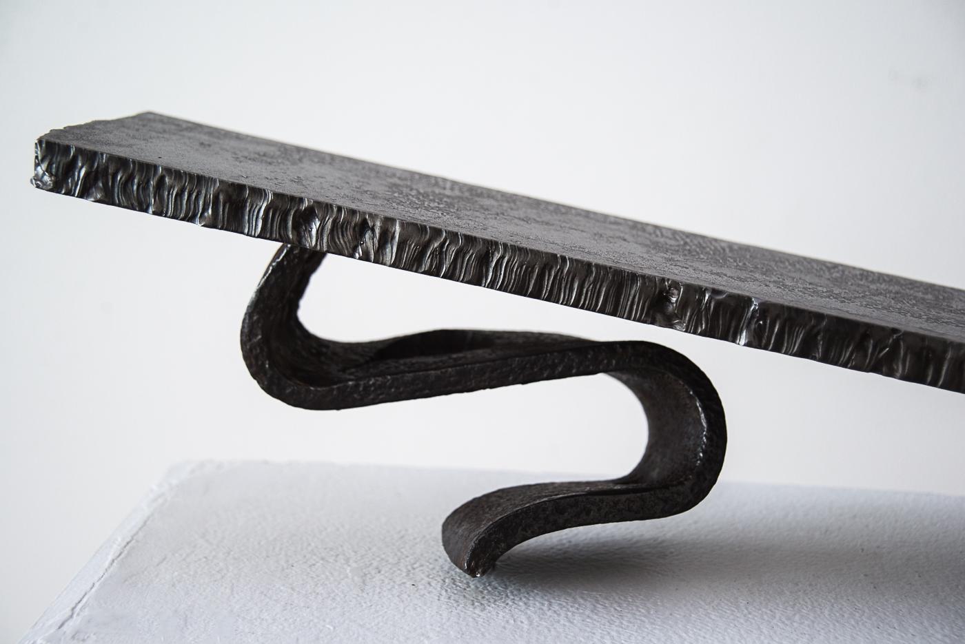 Zeitgenössische abstrakte Skulptur aus geschweißtem Stahl von Scott Gordon (Ramp, 2014) (Geschweißt) im Angebot
