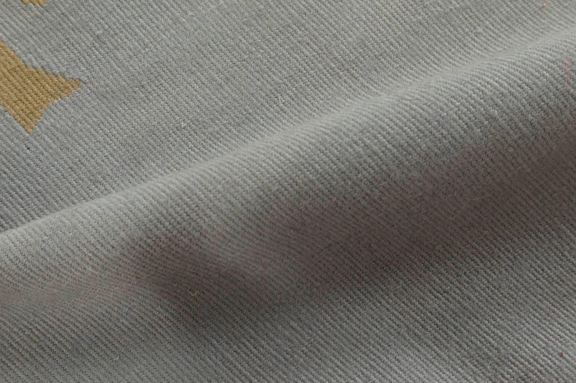 Tappeto contemporaneo in lana floreale in stile Abusson di Thomas Jayne per Doris Leslie Blau.
Dimensioni: 4'10