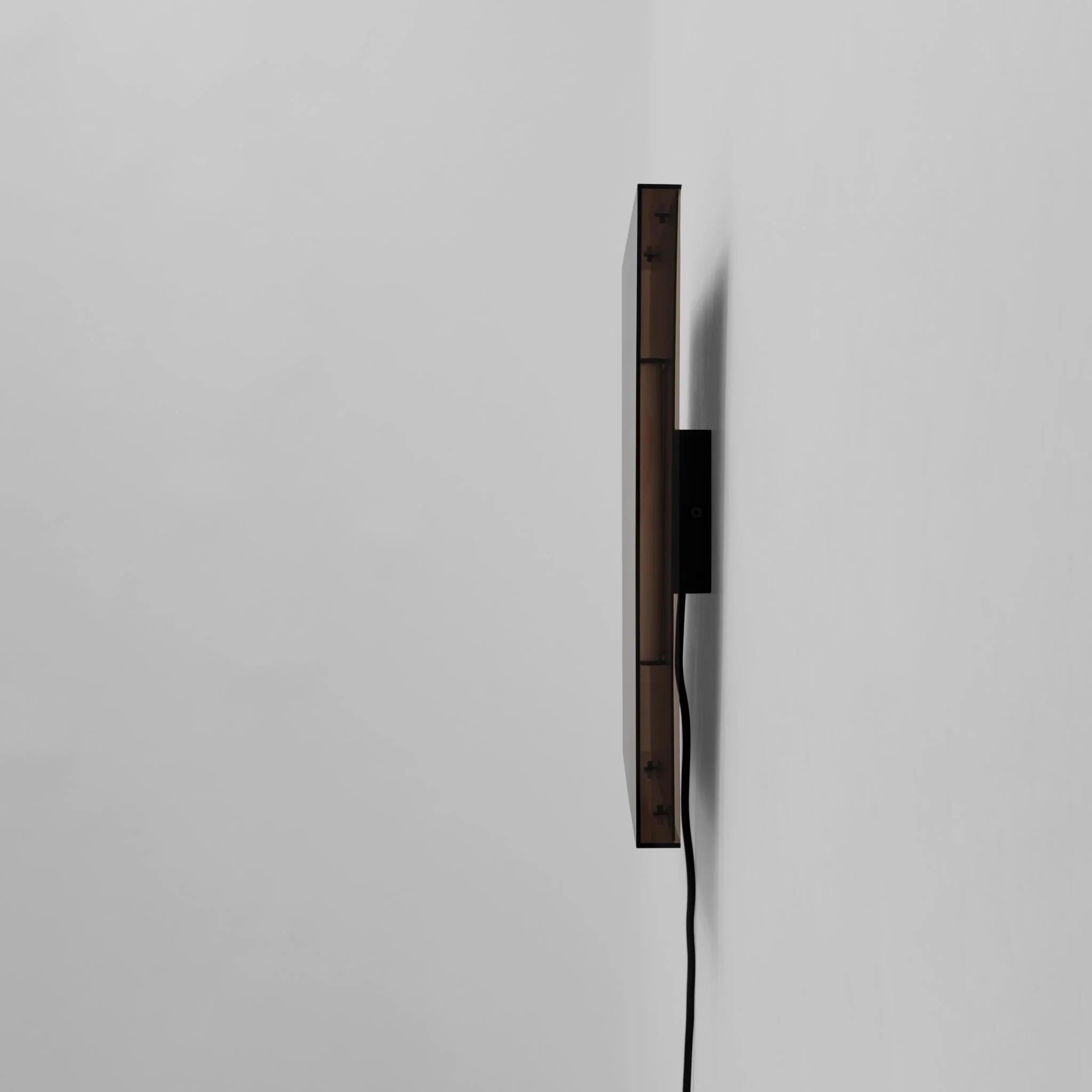 XXIe siècle et contemporain Lampe murale contemporaine en acrylique et métal. en vente
