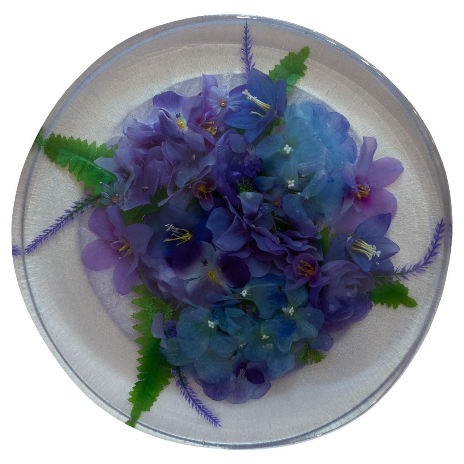 Contemporary Acrylic Cake Serving Plate with Silk Flowers For Sale at 1stDibs