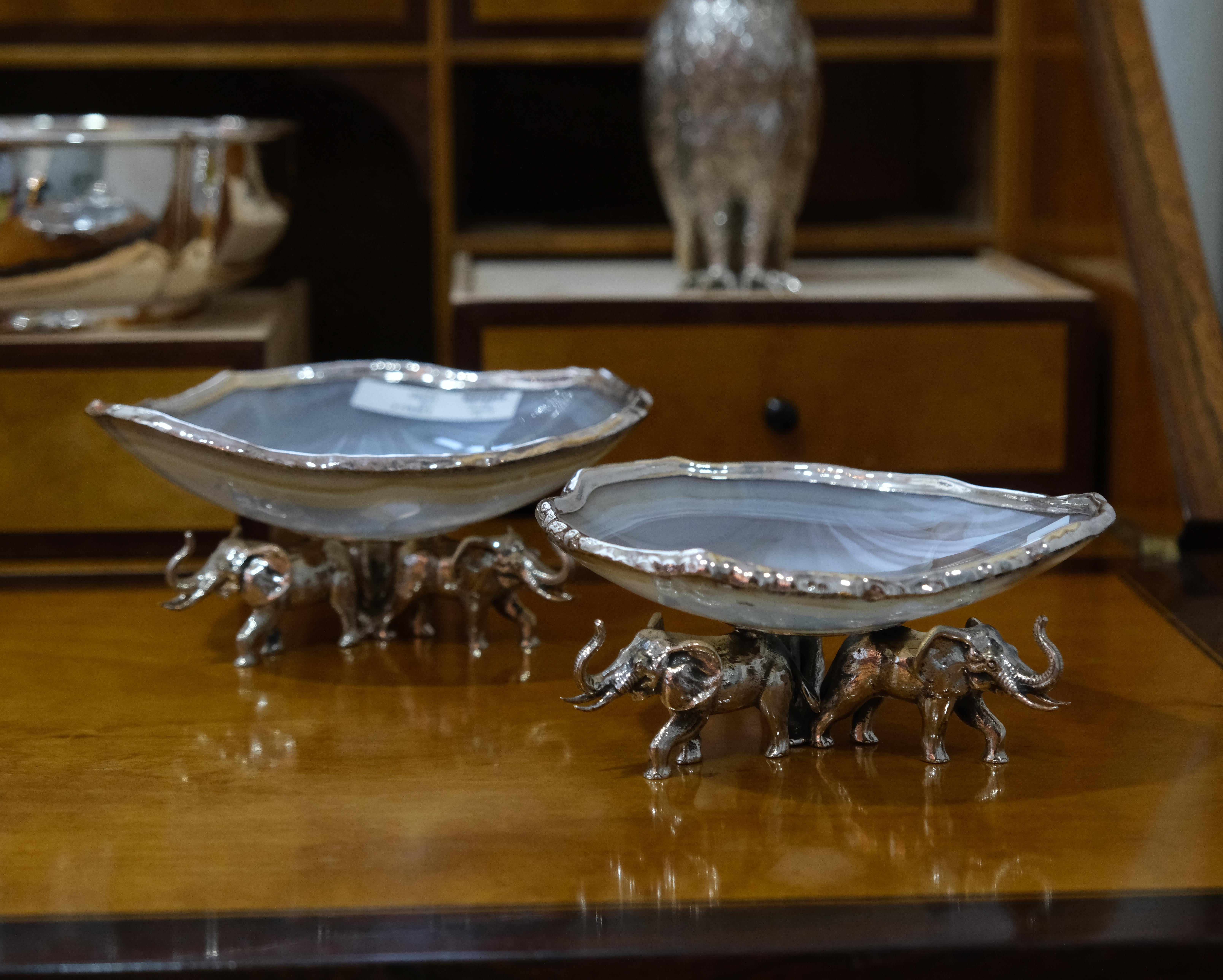 Coupe contemporaine en agate avec base en elphants par Alcino Silversmith Neuf - En vente à Porto, 13