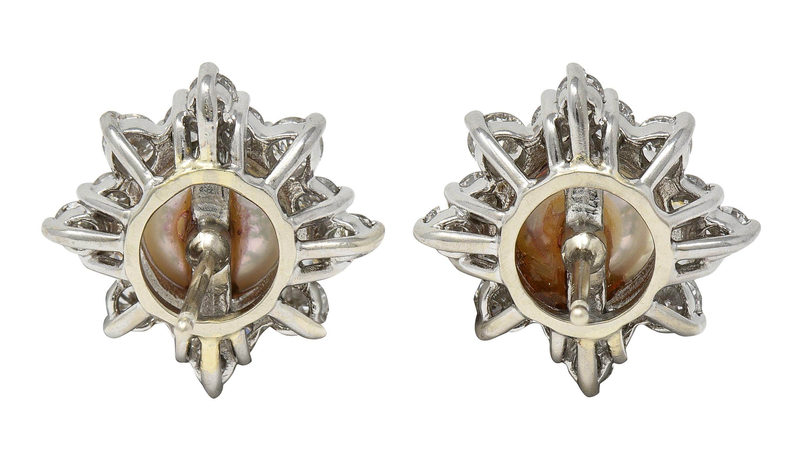 Zeitgenössische Akoya Perlen Diamant 14 Karat Weißgold Cluster Burst Ohrstecker im Zustand „Hervorragend“ im Angebot in Philadelphia, PA