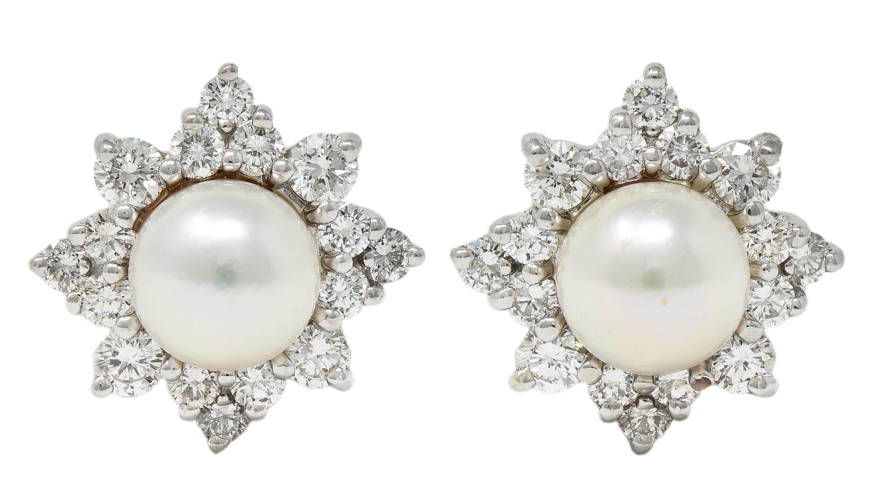 Boucles d'oreilles contemporaines en or blanc 14 carats, perles d'Akoya, diamants, grappes et éclats