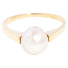 Contemporary Akoya Pearl Solitaire Ring 18 Carat Yellow Gold